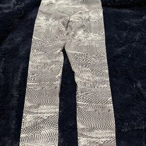 Lululemon size 4 Align Crops 21 in